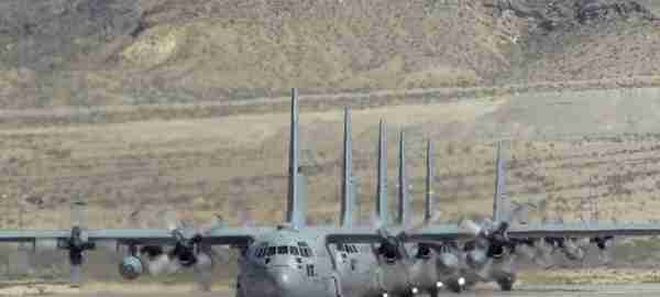 C-130运输机到底有多大？把它放在C17和C5中比就知道了