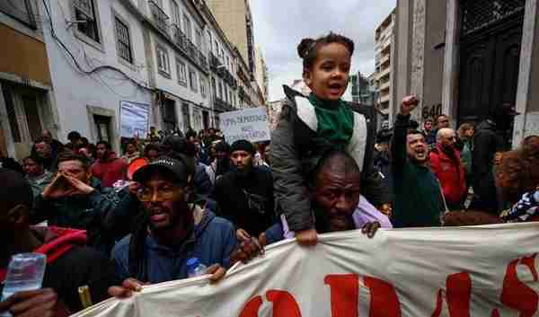 葡萄牙首都数千人游行示威，要求政府改善高通胀下的生活条件