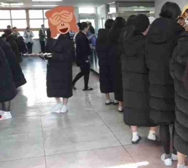 韩国小学生间等级划分：用小米是乞丐，用苹果是富豪？