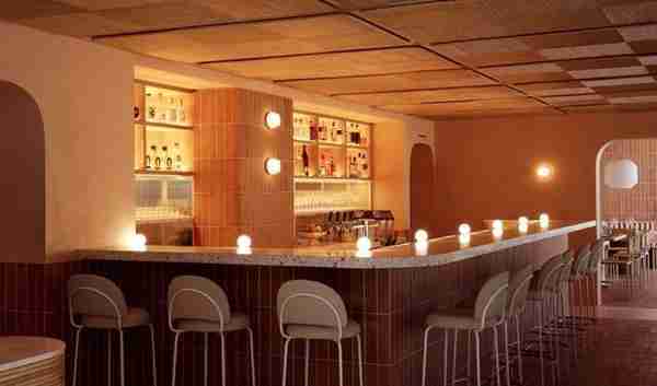拜伦湾设计光年餐厅，感觉像“一个温暖的拥抱” Studio Plenty