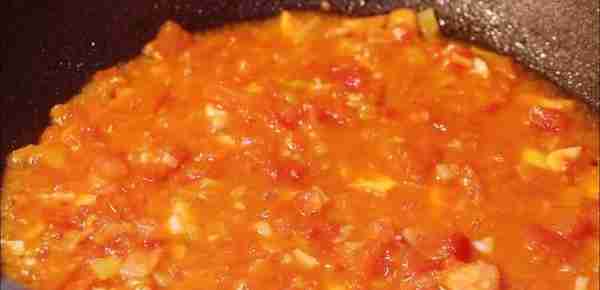 西红柿金针菇汤，开胃解腻又好喝，这几天我家天天做，上桌就扫光