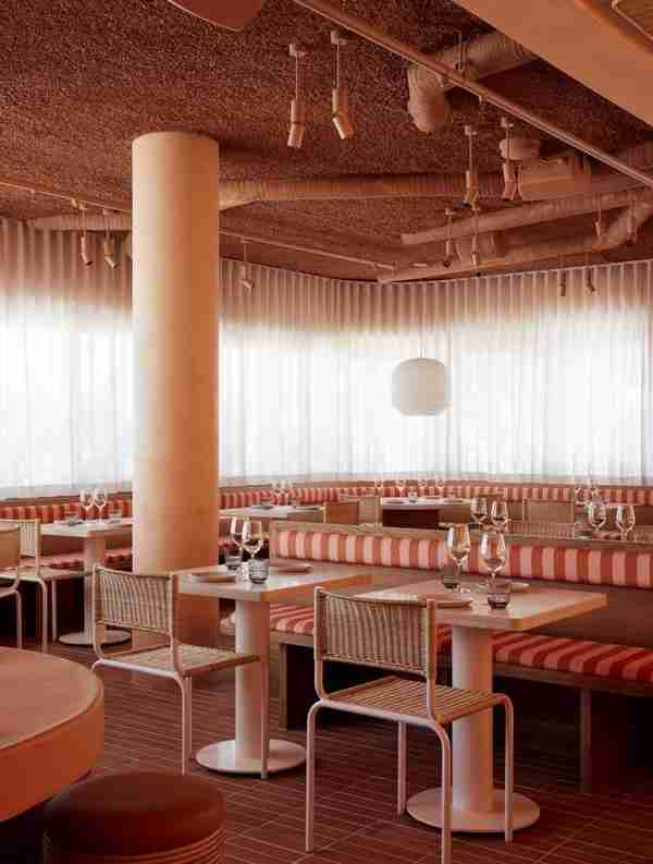 拜伦湾设计光年餐厅，感觉像“一个温暖的拥抱” Studio Plenty