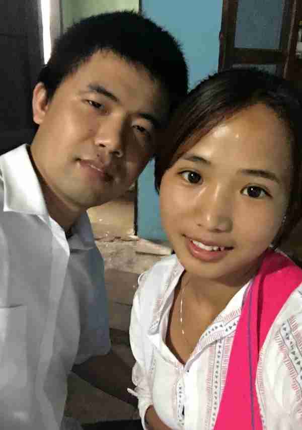 90后缅甸初中生女嫁给中国研究生，夫妻带货赚钱，真实面貌是什么