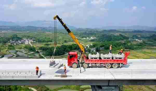 广西筹措200亿元拉动重大交通项目建设 南衡高铁项目有望