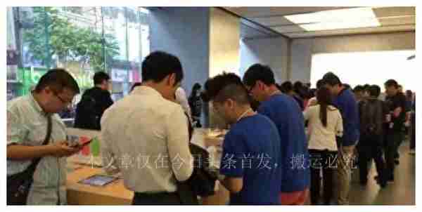 苹果发布第一天！出现了两个反常现象，中国年轻人果然变了